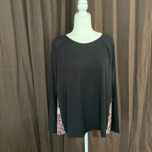 🌈Bundle any 3 items under $10 & I will offer for $10 Loft mixed materials blouse